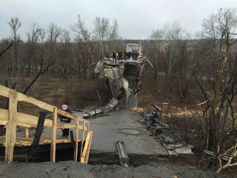 Погода в станице луганском. Мост в станице Луганской 2023. СЦКК станица Луганская. Блокпост станица Луганская. Мост в станице Луганской 2022.